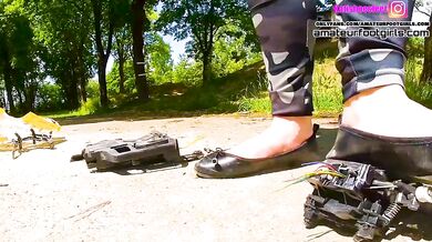 Kati´s DTM racing car Auto Crush crushes Trampling Trample crushing barefoot ballerinas