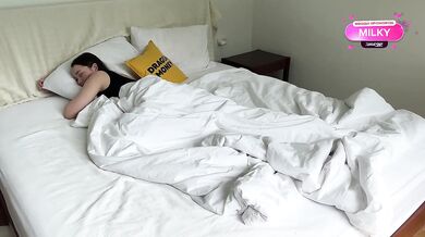 My stepsister pretended to be asleep without panties—I fucked her in the ass and came on her face.