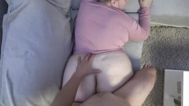 Submissive housewife enjoys anal penetration