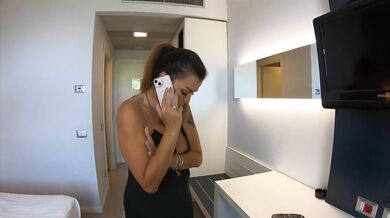 La milf matura italiana tettona Diana Zilli viene scopata in bocca, figa e anale - POV