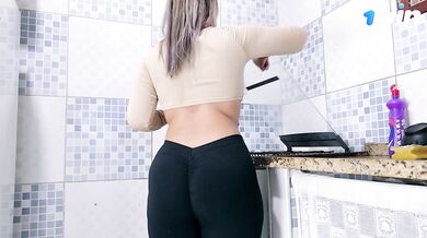 What a hot maid, she even gave me the ass!