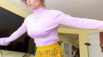 Stepmom Plays With Impatient Virgin