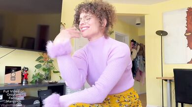 Stepmom Plays With Impatient Virgin