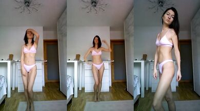 Pinky shows gorgeous behind