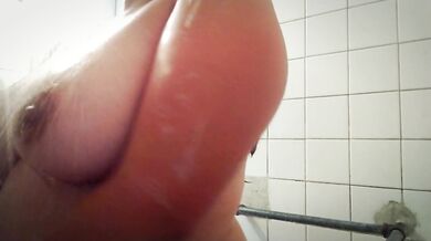 JOI EN ESPAÑOL- Take a bath with me, touch my tits and give me a good cumshot