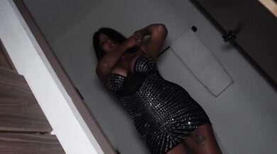 I was visited by a hot wife thirsty to eat bigcock