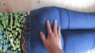 MY HAIRY WIFE'S BIG ASS, 58 YEARS OLD, EXHIBITS IT IN JEAN, CARESSED HIM, I JERK OFF