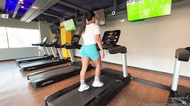 Fitness model with a big ass cums after meeting a new friend at the gym -amateur couple- nysdel