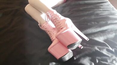 Laura on Heels amateur 2021 my 40 minutes compilation of high heels and pantyhose