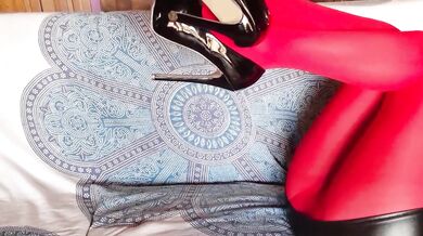 Laura on Heels amateur 2021 my 40 minutes compilation of high heels and pantyhose