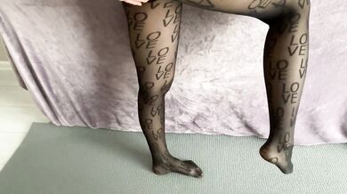 In pantyhose twists the ass!