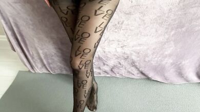 In pantyhose twists the ass!