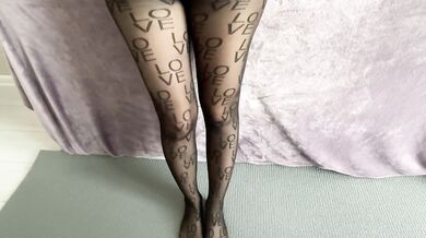 In pantyhose twists the ass!
