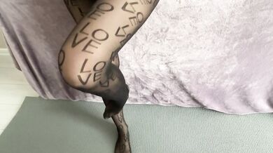 In pantyhose twists the ass!