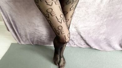 In pantyhose twists the ass!