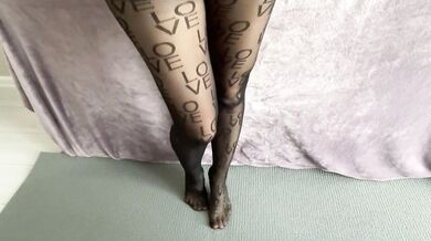 In pantyhose twists the ass!