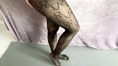 In pantyhose twists the ass!