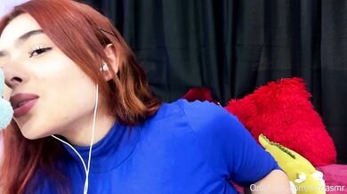 Vico ASMR ROLEPLAY- Your Colombian girlfriend invites you to watch movies