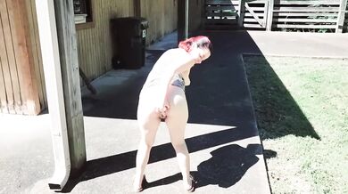 PUBLIC PLAY// ANAL FISTING// PLAY WITH A COKE CAN// EXTREME ANAL INSERTIONS//