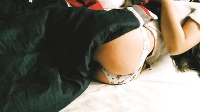 ASMR : morning cumshot in the mouth of babe