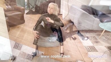 Ich liebe Analsex! Sophie Kirsch im Lackcatsuit