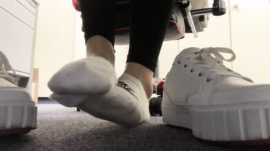 Enjoy my socks and nylon feet while working