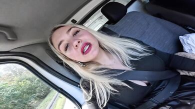 Domina stellt Amazon Prime Typ zur Rede