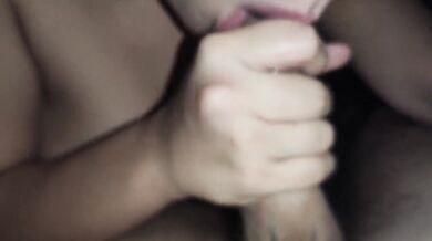 REAL AMATEUR, GF, WIFE TRUCKS HER GUY AND BLOWS STRANGER IN DEEP THROAT FOR CASH Part 2