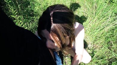 Horny german MILF sucks a big cock in the sunshine outdoors! Deepthroat Blowjob with Throatpie